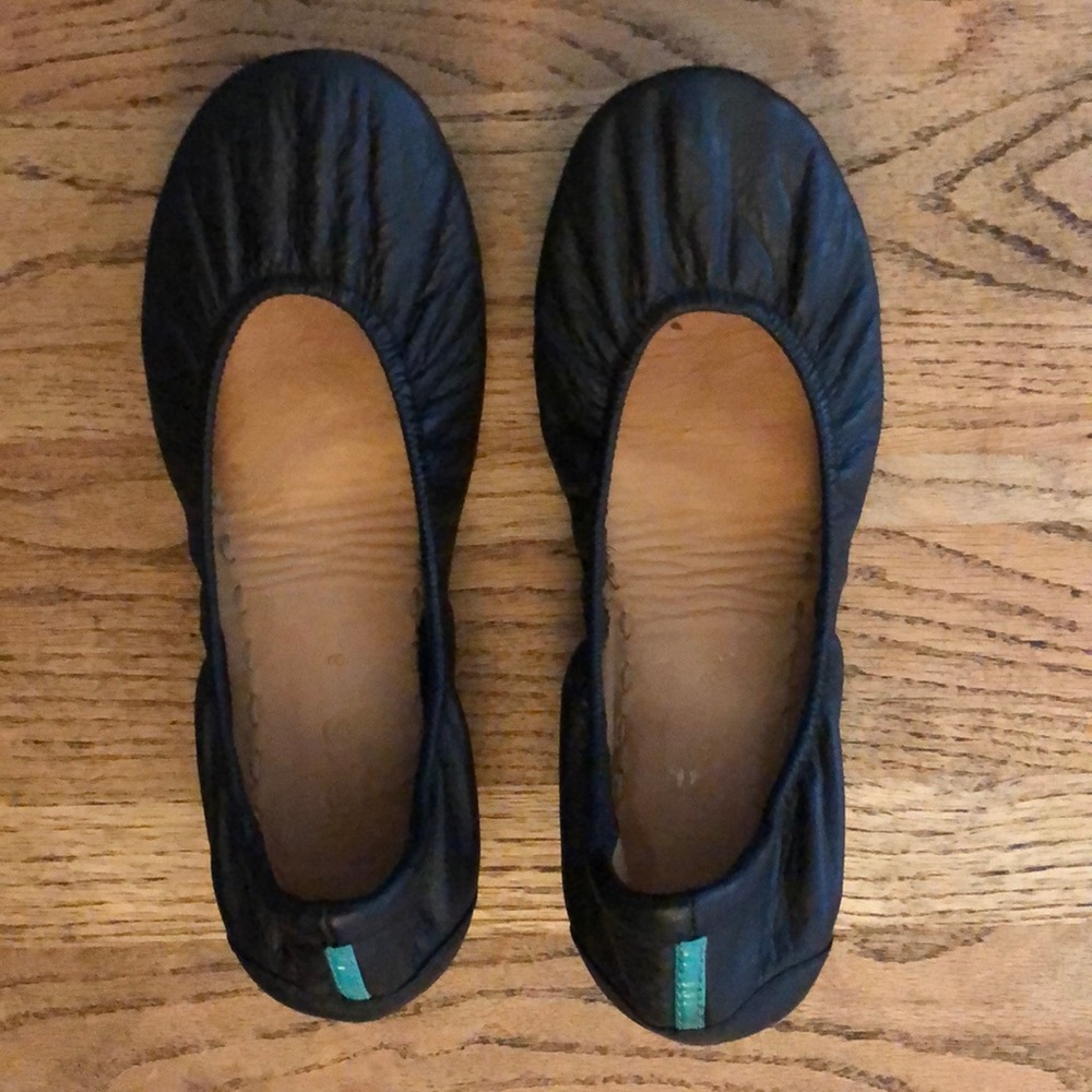 Black leather Tieks size 8